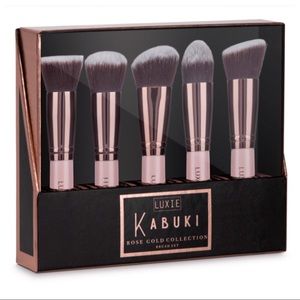 NEW! 💕 Luxie Beauty 5-Piece Kabuki Brush Set